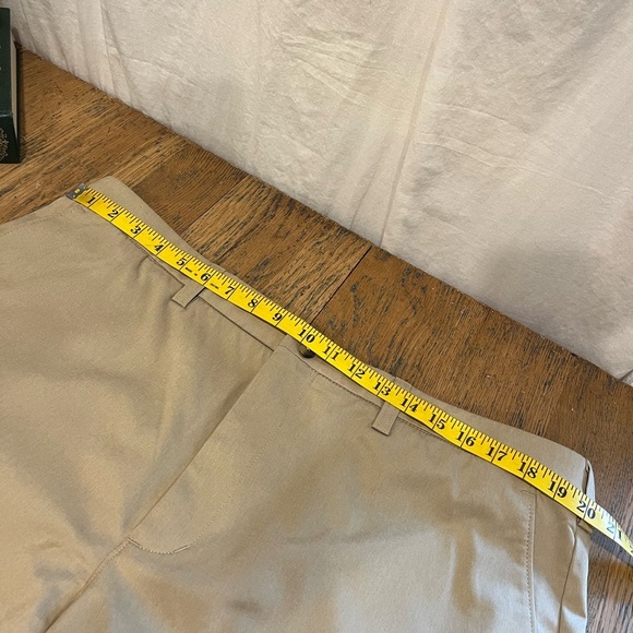 HAGGAR – Men’s Premium Cool 18 Shorts Size 40 - Picture 4 of 5